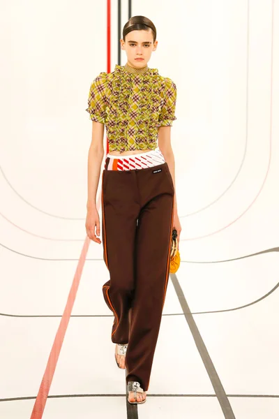 Look 14